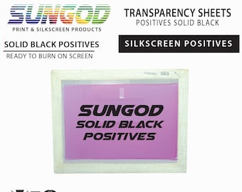 Puede incluir: Una hoja de transparencia para serigrafía con el texto "SUNGOD SOLID BLACK POSITIVES" impreso en ella. La hoja está lista para quemarse en la pantalla para la serigrafía.