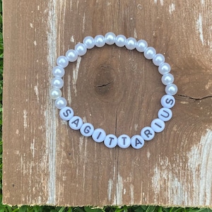 Spersonalizowane bransoletki z koralików ze znakiem zodiaku * Bransoletka ze znakiem zodiaku * Bransoletka z imieniem * Bransoletki na zamówienie * Stwórz własną bransoletkę * Bransoletka dla nauczyciela