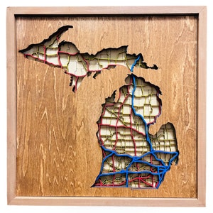 Décoration murale en bois multicouche Michigan Highway | État rustique | Décor de carte | Art 3D sur bois fait main | pur Michigan | UP Péninsule | M22 | I75