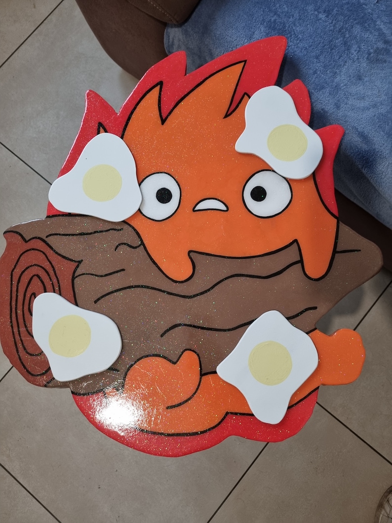 Table basse Calcifer peinte à la main avec soucoupe finition résine époxy pailletée, table basse pour les fans du Studio Ghibli image 8