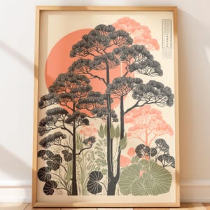 Puede incluir: Impresión artística enmarcada que presenta un paisaje estilizado con árboles y un gran sol naranja. La obra de arte utiliza una paleta de colores apagados de negro, verde y melocotón sobre un fondo crema. La impresión está en un marco de madera.