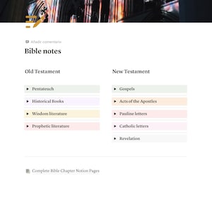 Puede incluir: Una captura de pantalla de una aplicación digital de estudio de la Biblia con una lista de libros del Antiguo y Nuevo Testamento. La aplicación tiene un fondo claro con una imagen de encabezado de una ventana de vitrales.