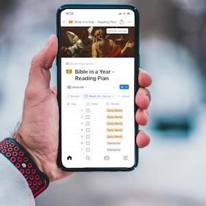 Puede incluir: La pantalla de un teléfono inteligente que muestra una aplicación de plan de lectura de la Biblia. La aplicación muestra una lista de días con casillas de verificación para marcar las lecturas completadas. El plan incluye secciones tituladas "Early World" y "Patriarchs".