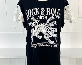 T-Shirt Repurposed Rock n Roll Tiger: Crochet Sleeves & Star Cutouts