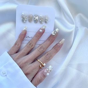 Pearl Elegance Press on Nails / Press ons Canada / Wedding Presses on nails / Luxury Handmade Nails / Sliver Nails / Gift for Her