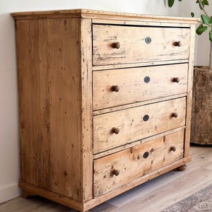 Large antique Irish pine 4-drawer dresser