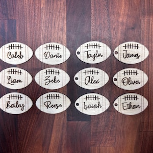 Etiquetas de madera con nombre de fútbol, fichas, letreros, expositores, grabados con láser y personalizables