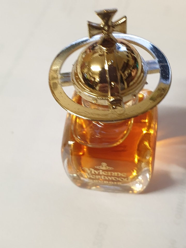 ヴィヴィアン・ウエストウッドのブドワール香水の希少なミニチュア