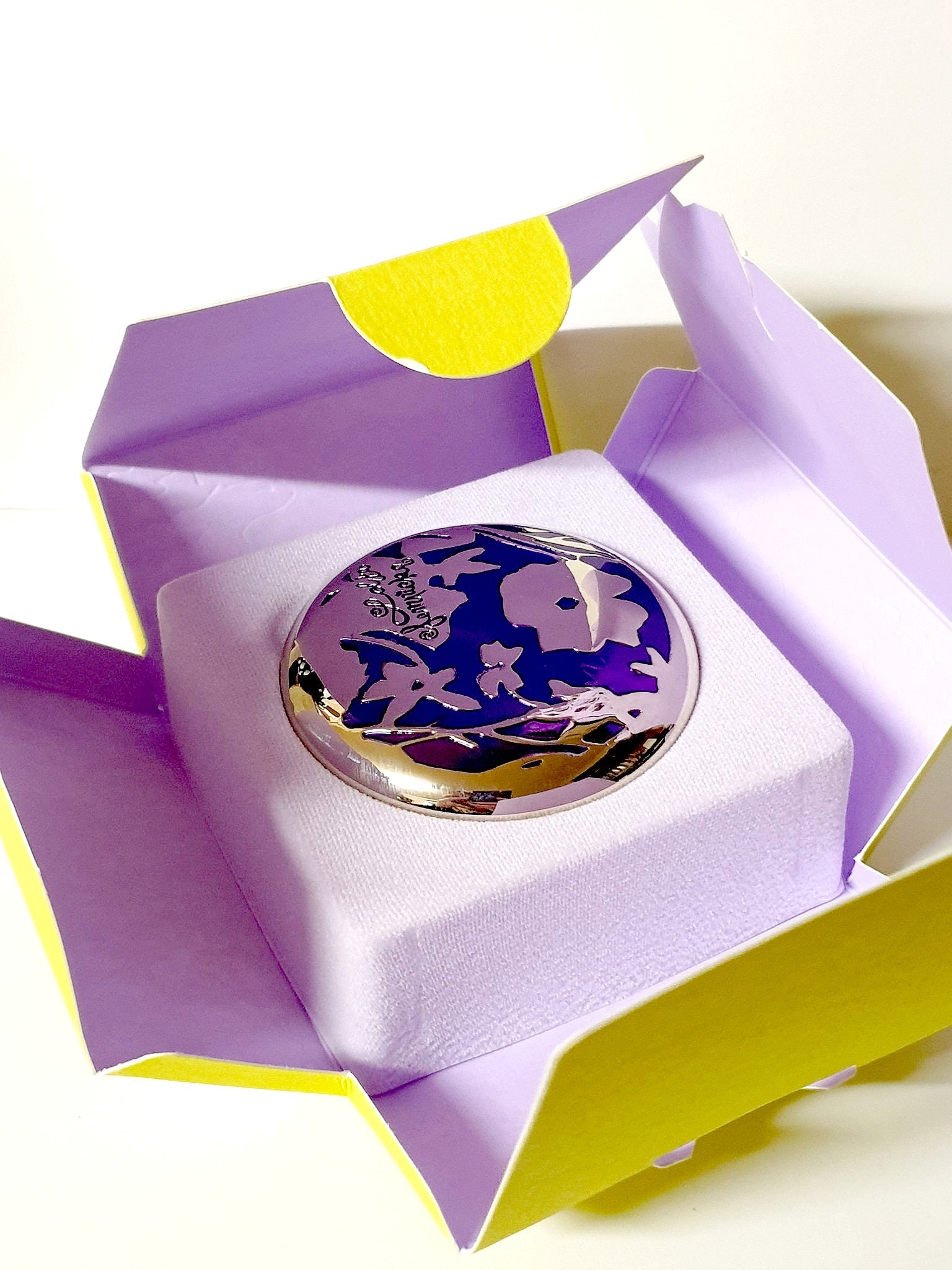 magnificent solid cream perfume Concrète Eau de Minuit Lolita Lempicka