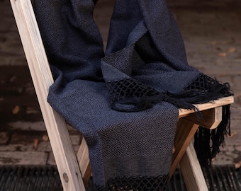 Handmade shawls, handmade scarves, handmade shawls, woven on a pedal loom with cotton threads in Oaxaca.