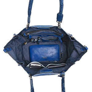 Barracuda Tote image 8