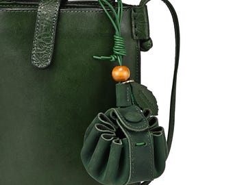 Ciondolo per borsa a secchiello in pelle fatto a mano, portachiavi in vera pelle