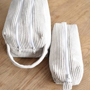 Kosmetiktasche und Etui, Doppelpack Etuis, Cord beige mit Haken, Kulturbeutel beige, Kulturtasche Cord beige, Kosmetiktäschchen, Federmappe