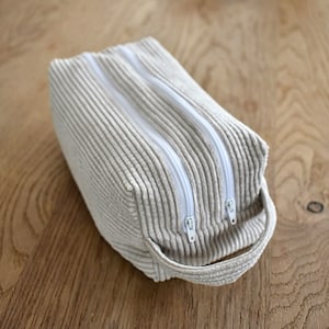 Kosmetiktasche aus Cord Beige mit Haken, Kulturbeutel beige, Kulturtasche Cord Creme, Schminktäschchen, Kosmetiktäschchen, Kosmetikbeutel