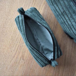 Etui für Stifte, Mäppchen aus Breitcord grün, Federmäppchen Grün, Schminktäschchen, Kosmetiktäschen Cord, Schlampermäppchen, Stiftetasche