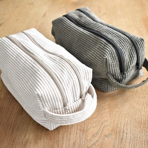 Kosmetiktasche aus Cord grün mit Haken, Kulturbeutel grün, Kulturtasche Cord grün, Schminktäschchen, Kosmetiktäschchen, Kosmetikbeutel