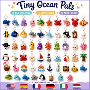 Può includere: Una collezione di portachiavi all'uncinetto Tiny Ocean Pals con varie creature marine, oggetti da spiaggia e figure acquatiche. L'esposizione include 50 ciondoli colorati fatti a mano con anelli di metallo, organizzati in file sotto il titolo Tiny Ocean Pals.