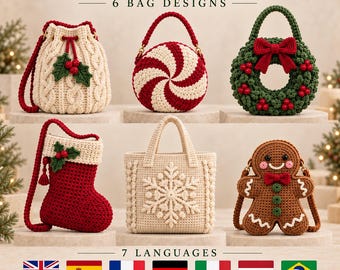 Op de afbeelding: Zes gehaakte tassen met kerstthema's: een crèmekleurige kabelgebreide buideltas met hulst, een rood-witte pepermunt-spiraaltas, een groene kranstas met rode strik, een rode kousentas, een crèmekleurige tas met sneeuwvlok en een peperkoekmannetjestas.