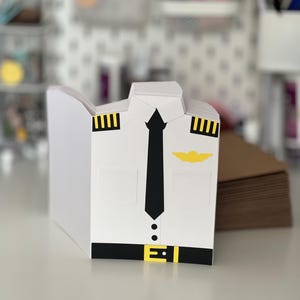 Tarjeta de uniforme de piloto hecha a mano para entusiastas de la aviación, juego de postales para piloto de 10 piezas, tarjeta única inspirada en piloto con diseño de uniforme