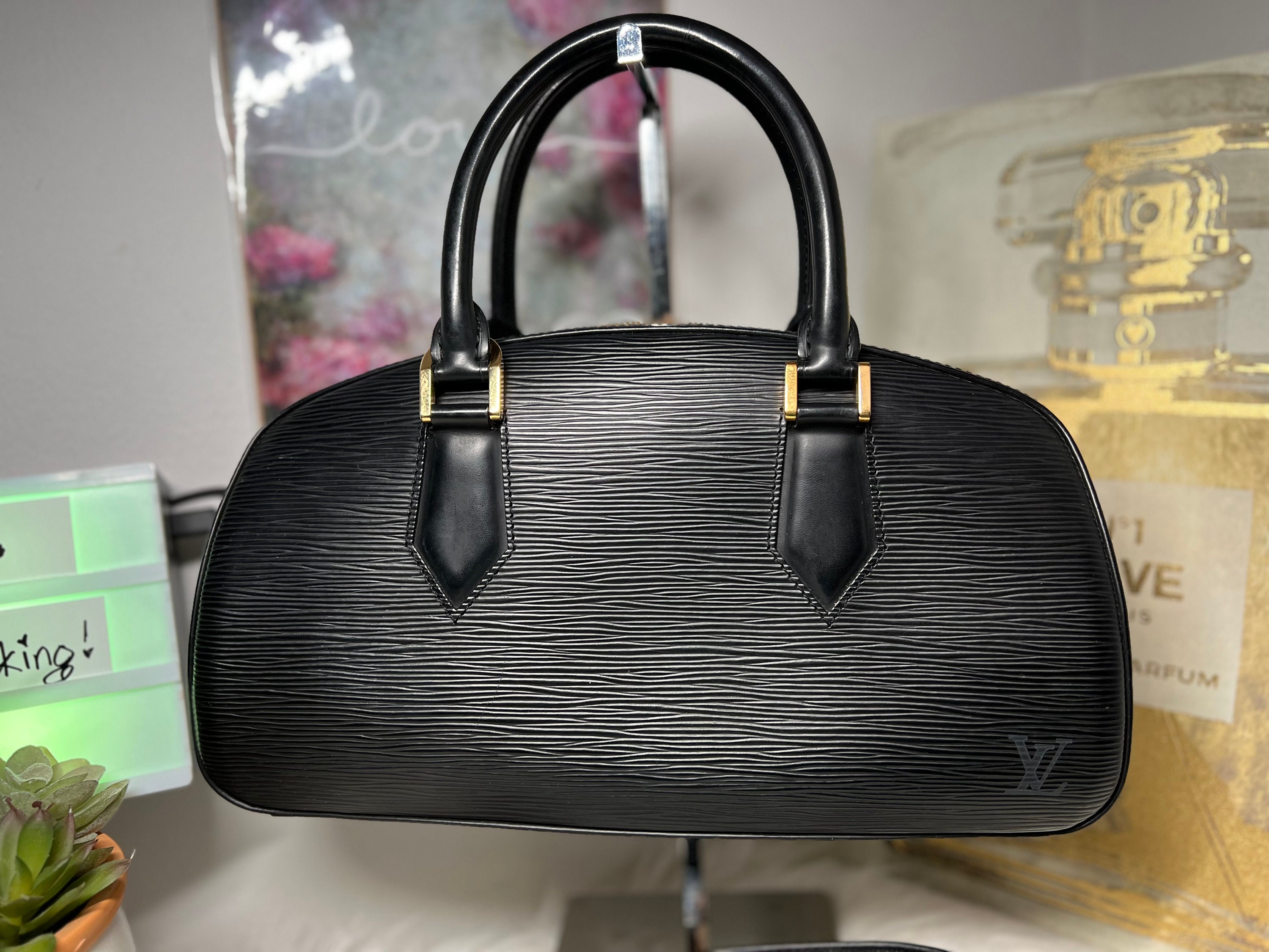 Louis Vuitton Rivets Chain Wallet Epi LV Circle Black in Epi
