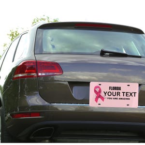 Targa personalizzata con nastro rosa: decorazione per auto per la sensibilizzazione sul cancro al seno
