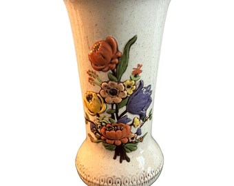 エンボス加工された花柄のヴィンテージ陶器花瓶 9インチ×4インチ 手作り マルチカラー