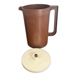 Vintage Brown Tupperware Pitcher W/ Lid 1416-1 Plastic Durable Retro Kitchenware
