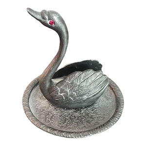 Vintage Zinc Alloy Silver Plate Swan With Red Eyes Ring Holder Jewelry Holder