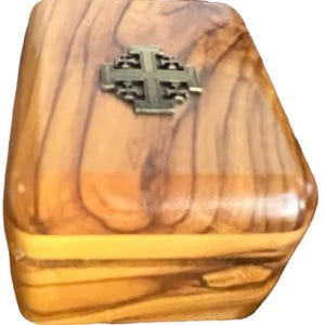 Vintage Trinket Box aus Olivenholz W / Jerusalem Cross Design 2,75 &quot;X 2,25 &quot;&quot;X 1,5&quot;&quot;