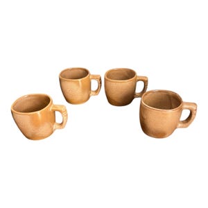 Lotto di 4 tazze in ceramica marrone Vtg Frankoma Plainsman, manici scanalati, metà secolo