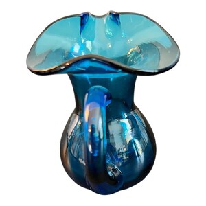 Vintage mundgeblasene Kobaltblau Glaskrug mit Griff Pinched Rim 4 1/4 Bild 4