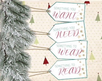 Può includere: Quattro etichette regalo bianche con bordi verdi e stelle dorate. Le etichette hanno il testo "Something you want", "Something you need", "Something to wear" e "Something to read" scritto in corsivo rosso.