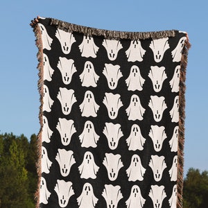 Cute Ghost Halloween Woven Throw Blanket, Halloween Home Decor, Halloween Decoration, Fall Blanket, Spooky Fall Decor