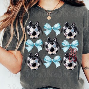 Voetbalontwerp met imitatie-lovertjes, penseelstreekontwerp, BLAUW flirtstrikontwerp, voetbal mama png-bestand voor sublimatie, blauwe strik png, voetbal png