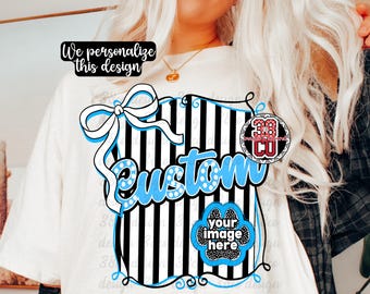 PNG de mascota escolar personalizada, PNG de espíritu escolar personalizado, PNG de coqueta a rayas personalizada, PNG de orgullo de equipo personalizado, escuela personalizada, día de juego personalizado, retro