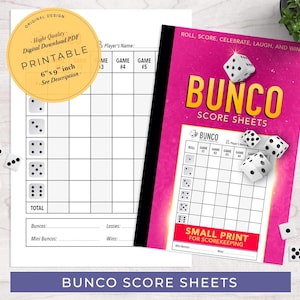 Puede incluir: Hojas de puntuación de Bunco imprimibles en un diseño rosa y blanco. Las hojas miden 15,24 x 22,86 cm y cuentan con una sección de impresión pequeña para llevar la puntuación. La imagen también incluye dados.
