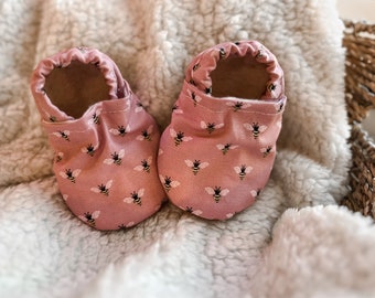 Baby Moccs, Pink Bees Baby, Baby Booties, Crib Shoes, Soft Sole Shoes, Barefoot Shoes, Baby Shoes, Moccasins, Trendy Baby, Baby Gift