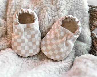 Baby Moccs, Beige Karo, Baby Booties, Krippenschuhe, Schuhe mit weicher Sohle, Barfußschuhe, Babyschuhe, Mokassins, Trendy Baby, Baby Geschenk