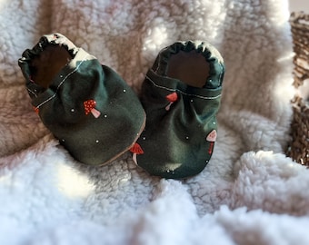 Baby Moccs, grüner Pilz Baby, Baby Booties, Krippenschuhe, Schuhe mit weicher Sohle, Barfußschuhe, Babyschuhe, Mokassins, Trendy Baby, Baby Geschenk