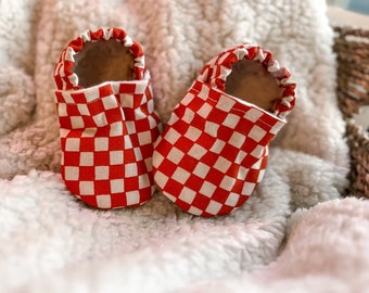 Baby Moccs, Rust Checker, Baby Booties, Crib Shoes, Soft Sole Shoes, Barefoot Shoes, Baby Shoes, Moccasins, Trendy Baby, Baby Gift