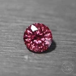 Strawberry Garnet 1.25ct - 6.50 x 6.50 mm. Natural gemstone from Tanzania