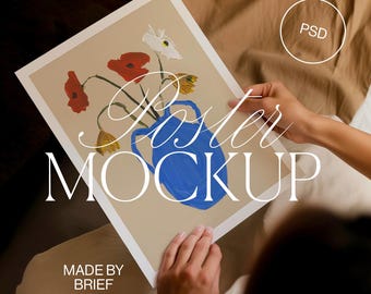 Persoon met postermodel | Verticale DIN-verhouding | Postermodel met handen persoon | PSD Photoshop Photopea Mockup Minimale Moderne Esthetiek