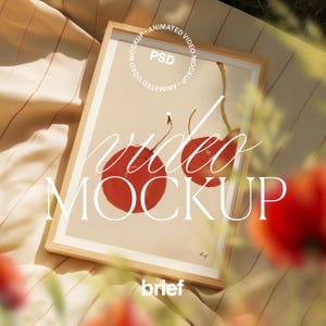 Pode incluir: Uma moldura de madeira com um fundo castanho claro e o texto "video mockup" em branco. A moldura contém uma pintura de duas cerejas vermelhas num caule.