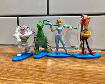 Ozdoby świąteczne, breloki i klips do plecaka Toy Story firmy Pixar | 2 cale wysokości | Figurki firmy Pixar | Toy Story z 1995 r.