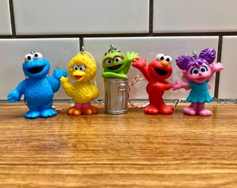 Adornos navideños, llaveros y clip para mochila de Barrio Sésamo / 5 cm de alto / Figuras de Barrio Sésamo / Barrio Sésamo