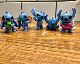 Décorations de Noël Disney Stitch, porte-clés et clip pour sac à dos | 2 pouces de hauteur | Figurines Disney | 2002 Lilo et Stitch