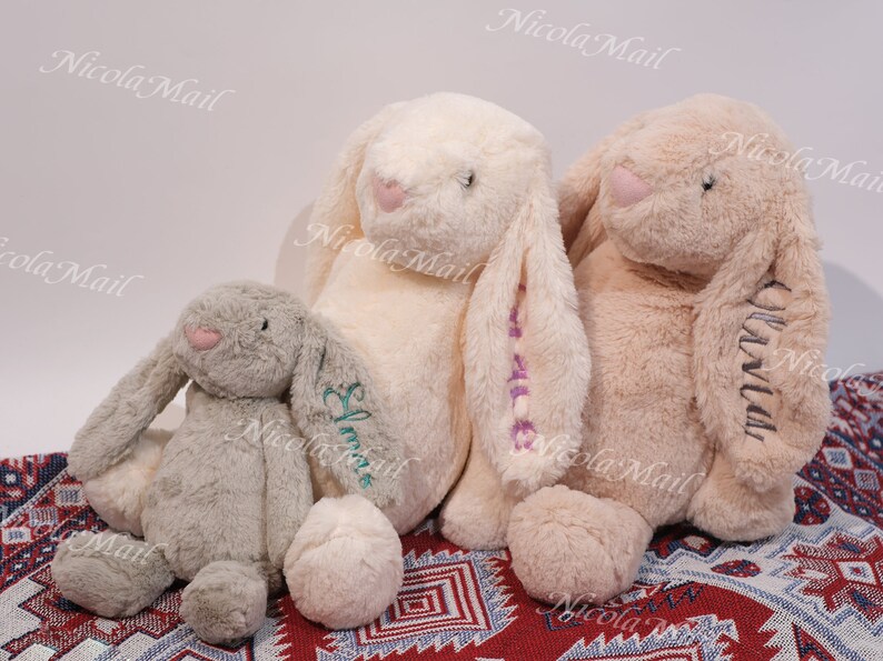 Lapin en peluche personnalisé Cadeau baby shower Lapin de Pâques brodé personnalisé Poupée lapin en peluche pour nouveau-nés et enfants image 1