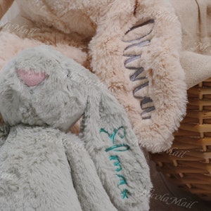 Lapin en peluche personnalisé Cadeau baby shower Lapin de Pâques brodé personnalisé Poupée lapin en peluche pour nouveau-nés et enfants image 4