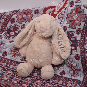 Lapin en peluche personnalisé Cadeau baby shower Lapin de Pâques brodé personnalisé Poupée lapin en peluche pour nouveau-nés et enfants image 3