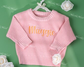 Pull personnalisé fait main avec prénom brodé pour bébé, pull d'anniversaire artisanal pour tout-petit, cadeau personnalisé pour tenue de nouveau-né